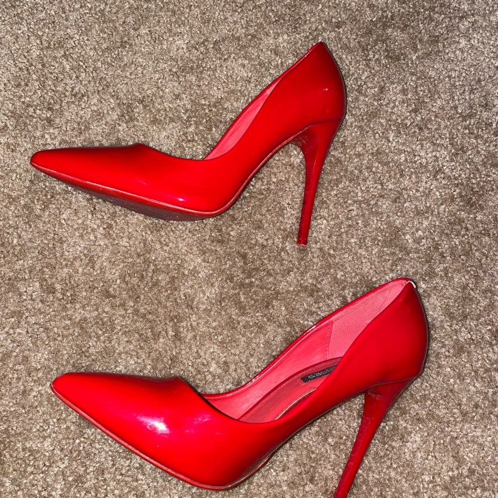 Red heels , very good condition
